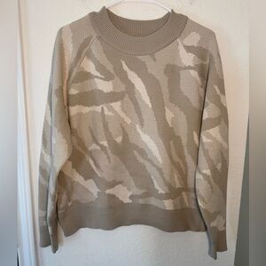 Athleta Jacquard Crew Sweater Wool Blend Abstract Animal Cream Womens Size Small
